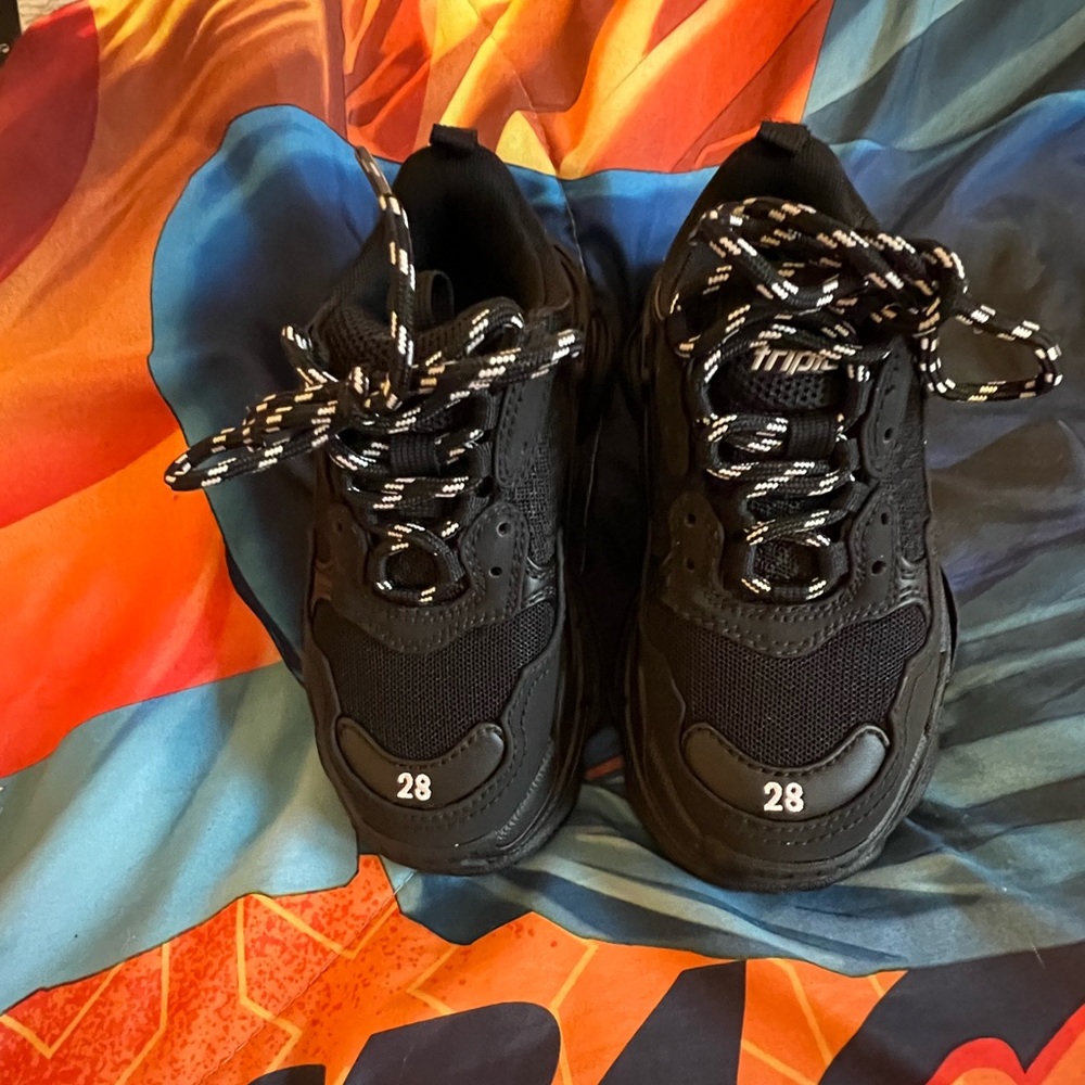 Balenciaga runners 11c worn once. Only for 1 hour, never worn outside.